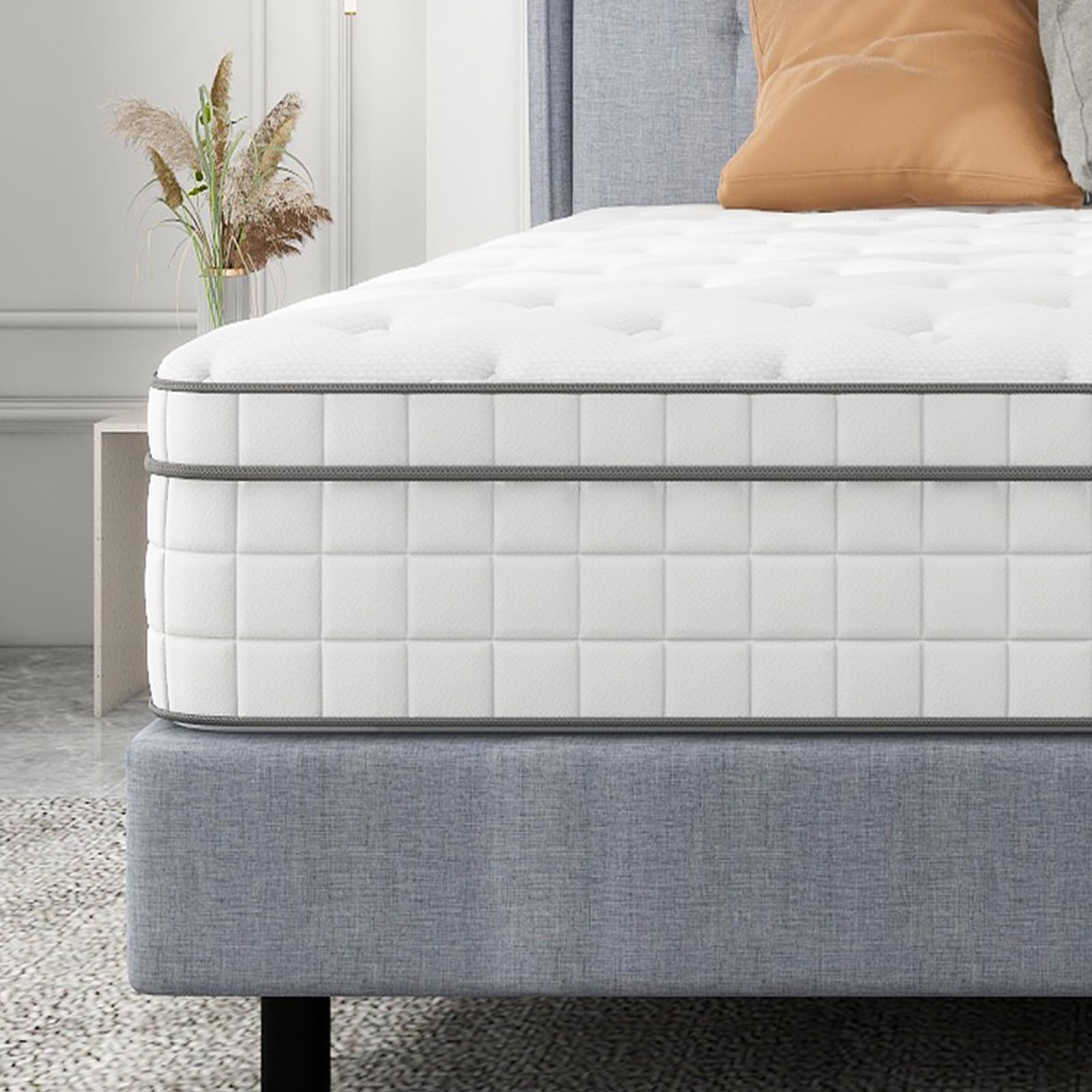 Queen Mattress, Innerspring Mattress with Breathable Foam and Pocket