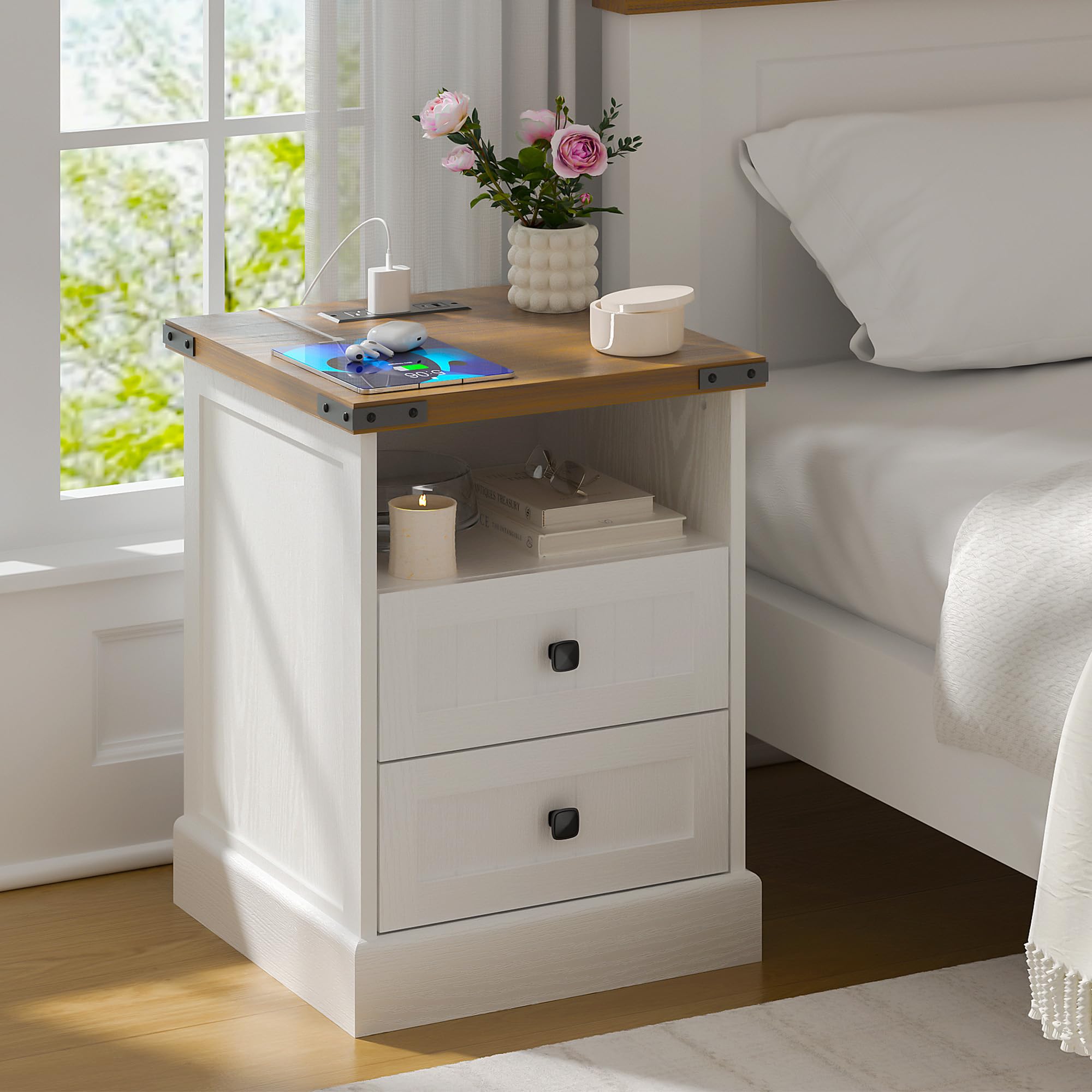 18" Farmhouse Night Stand Set of 2 with Charging Station, White Bedside Tables