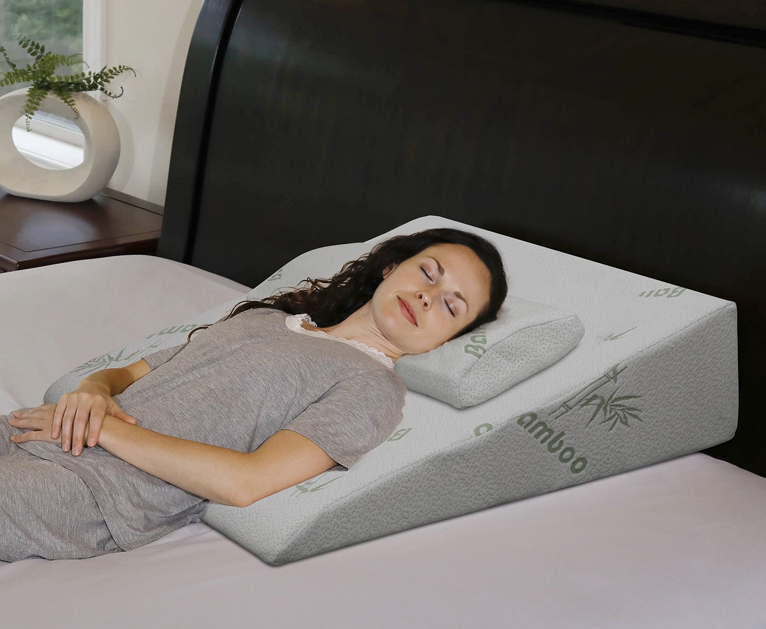 Bed Wedge Pillow (33" x 30.5" x 7.5")