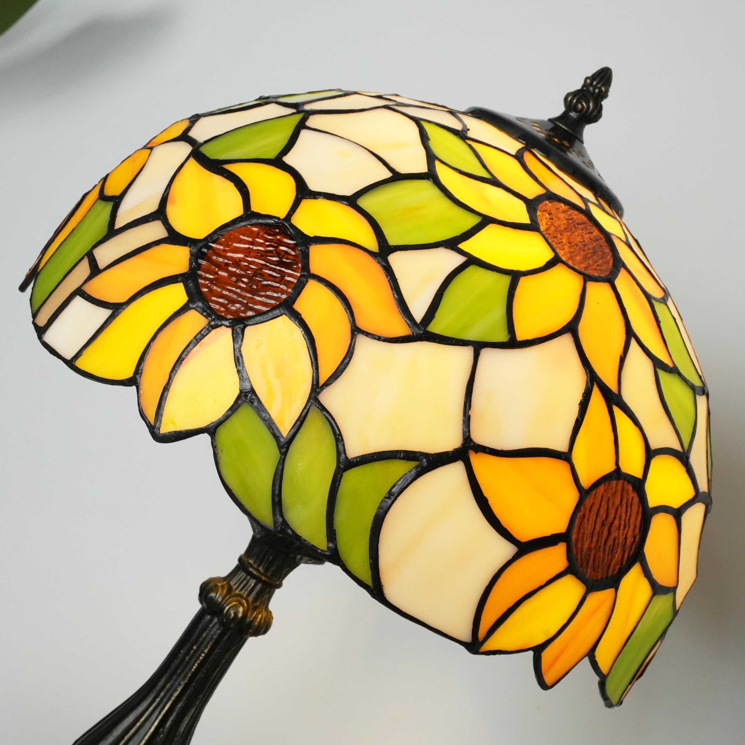 Style Table Lamp, Elegant Bedside Table Lamp with Stained Glass Shade, Reading Desk