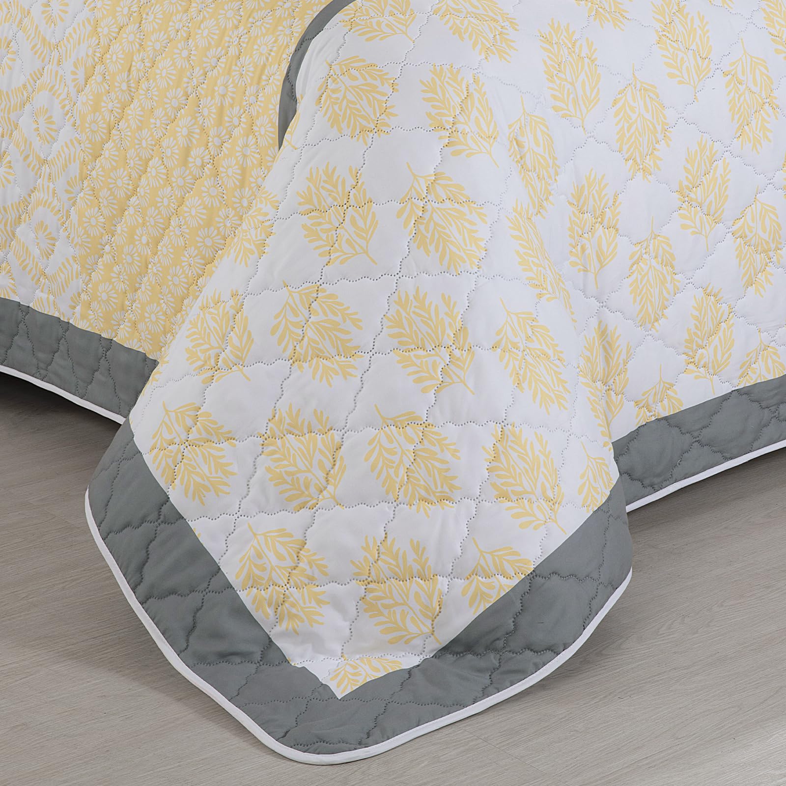 Oversized King Plaid Patchwork Bedspread, Lightweight Checkered Quilted