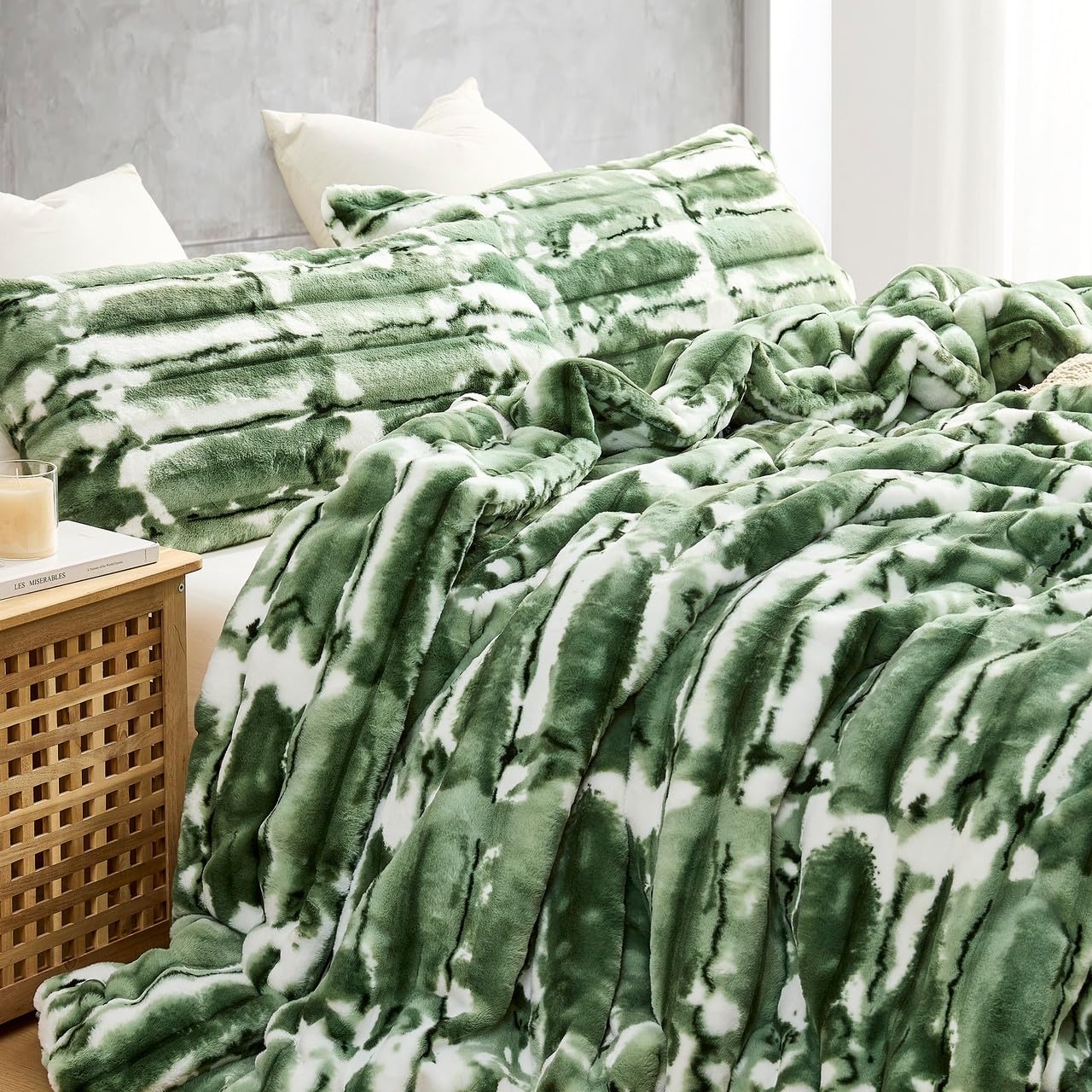 Jelly Rolls Chunky Bunny - Coma Inducer® Oversized King Comforter Set - Green Willow