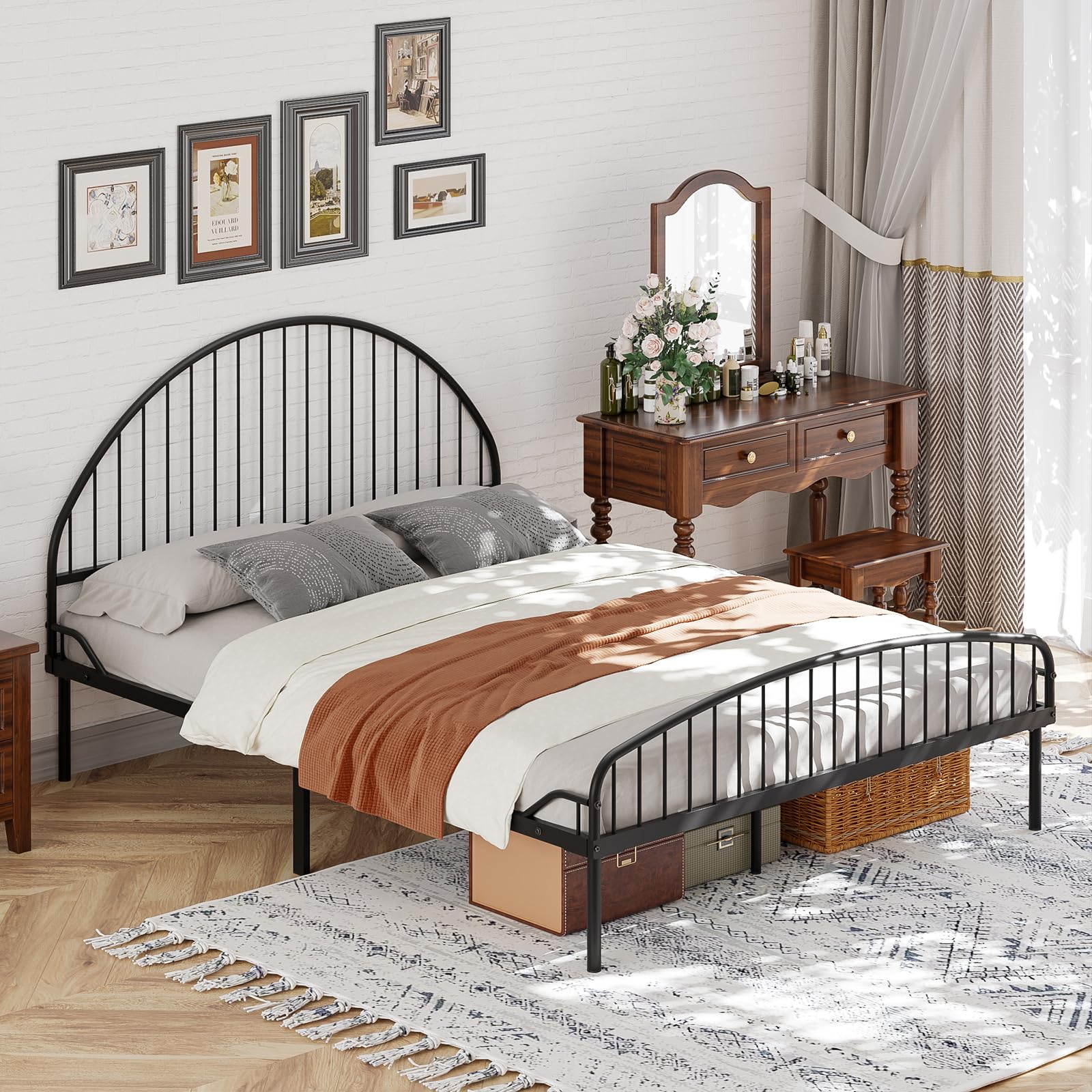 Queen Size Metal Bed Frame, Vintage Platform Metal Queen Bed