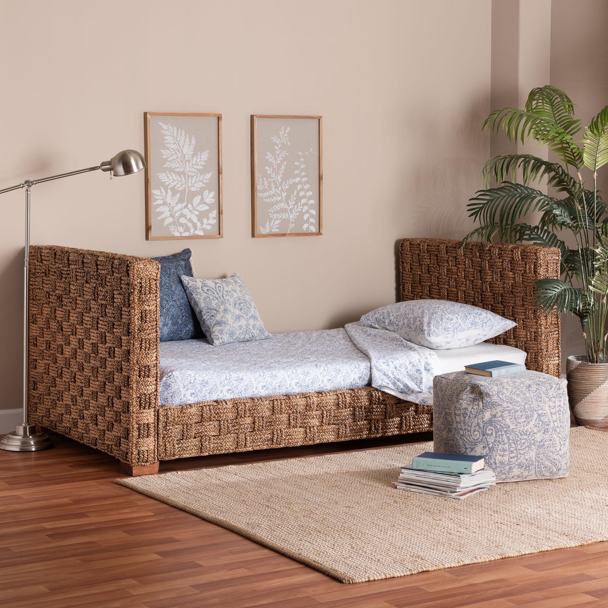 Rhinos Handwoven Seagrass Daybed– Handcrafted Natural Wicker Frame