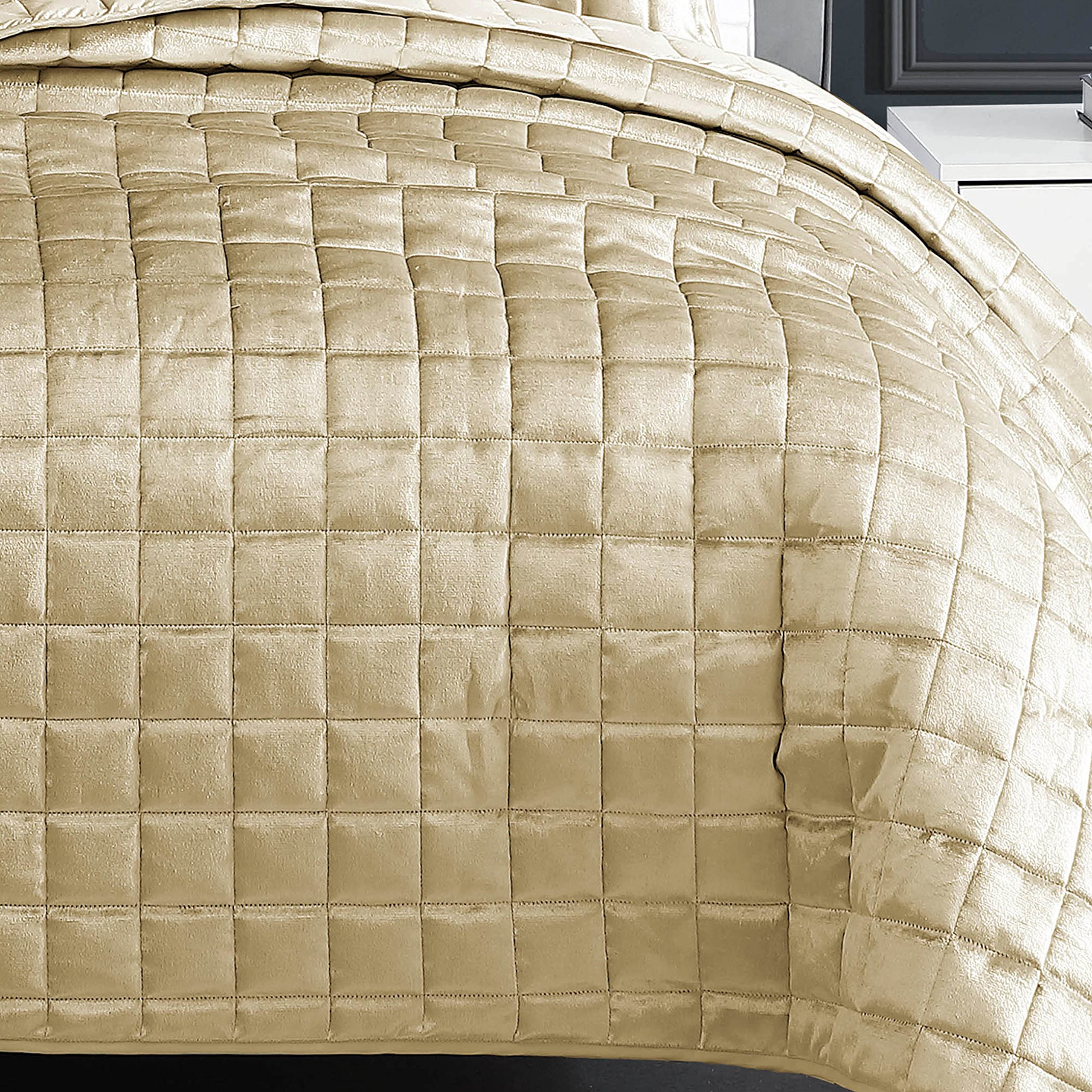 Lyndon Quilt Set, Queen, Gold, 3-Piece Set